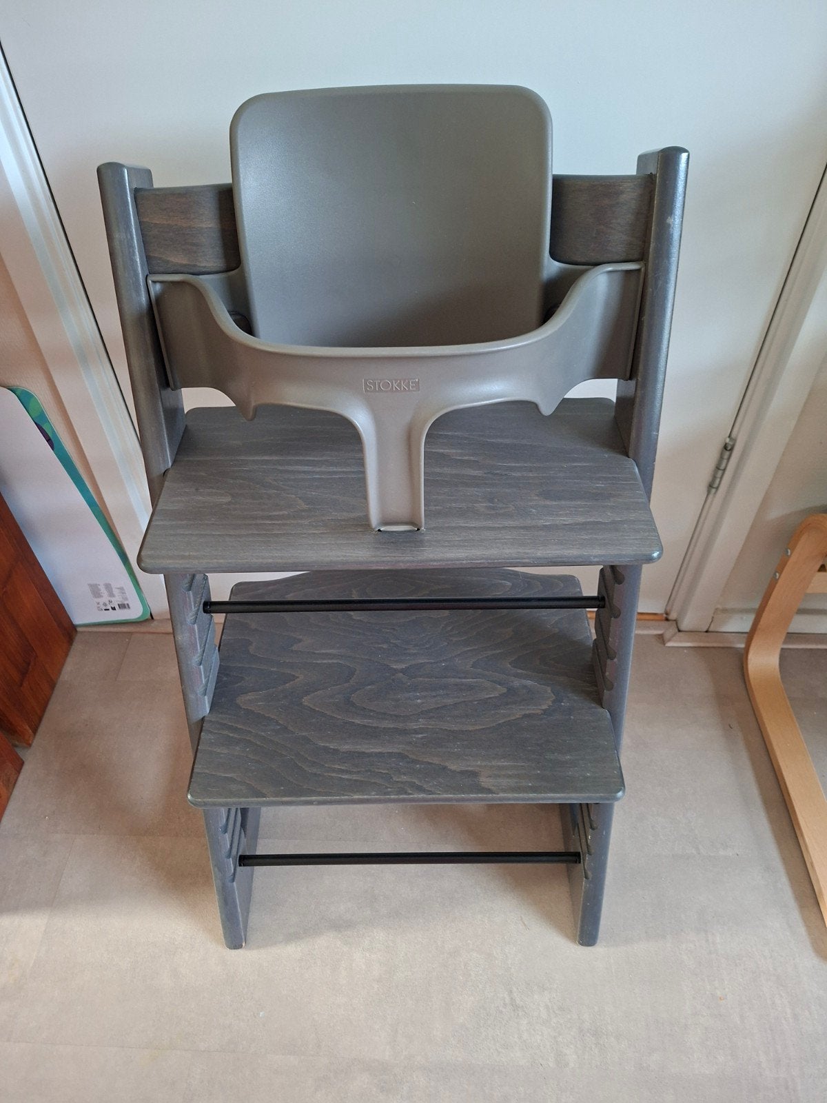 1# Stokke Tripp Trapp stoel uit (2022)+babyset 2 beschikbaar, Ophalen of Verzenden, Zo goed als nieuw, Meegroeistoel, Aanschuifbaar