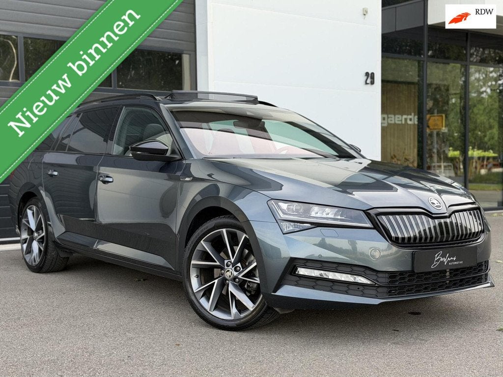 Skoda Superb 1.4 TSI iV Sportline Business Panodak | Ambient, Gebruikt, Zwart, 4 cilinders, Hybride Elektrisch/Benzine