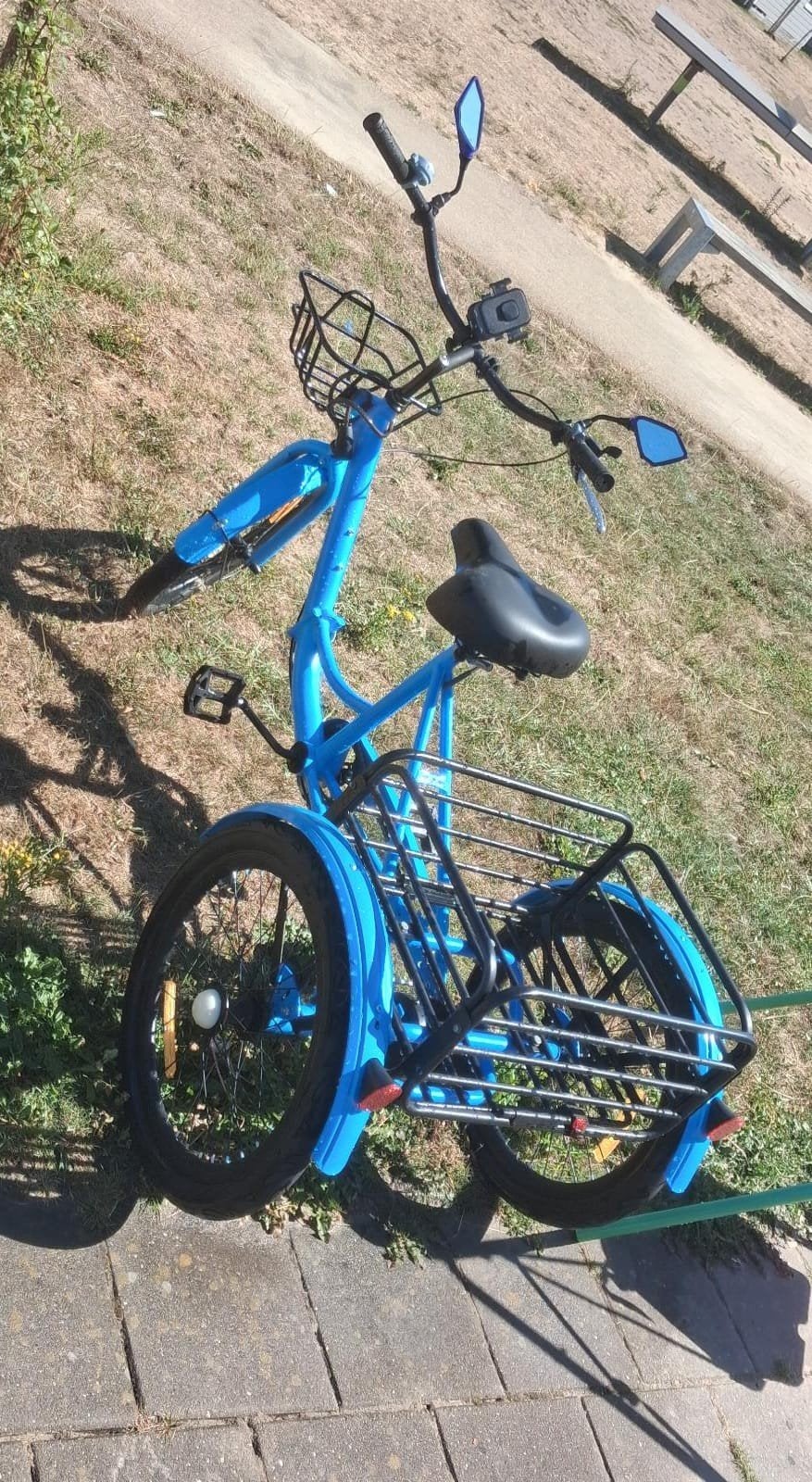 Blauwe driewieler met mand - Ideaal voor boodschappen, Ophalen of Verzenden, Zo goed als nieuw