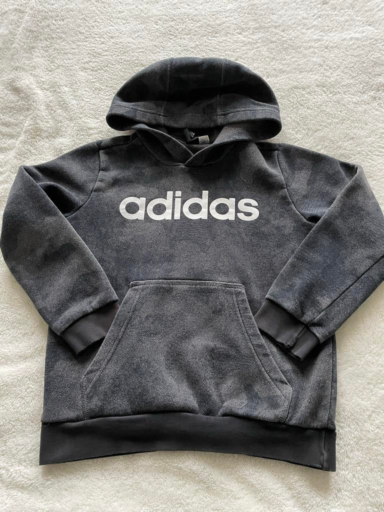 Hoodie met capuchon merk adidas maat 134/140 in prima staat, Ophalen of Verzenden, Zo goed als nieuw, Jongen, Trui of Vest