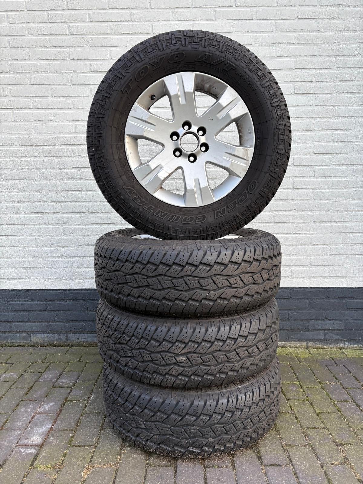 Set Toyo Open Country A/T Plus banden velgen Nissan 17 inch, Auto-onderdelen, Banden en Velgen, Ophalen, Gebruikt, 255 mm, Banden en Velgen