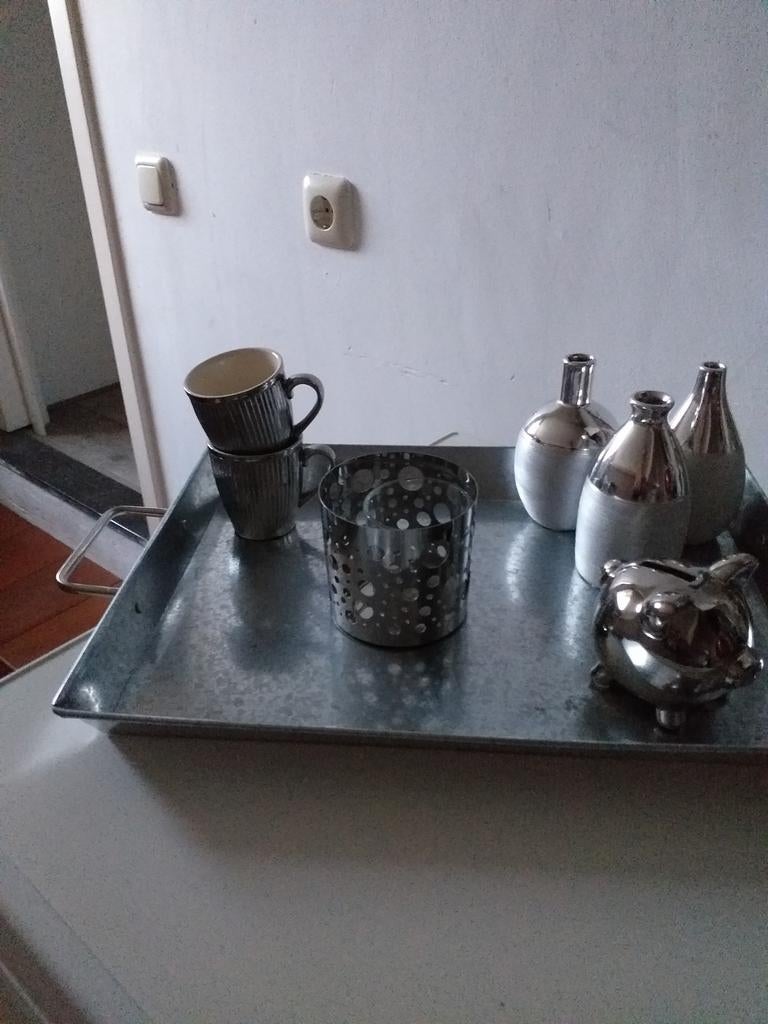 Zilverkleurig dienblad met accessoires, Huis en Inrichting, Ophalen of Verzenden, Rond, Metaal