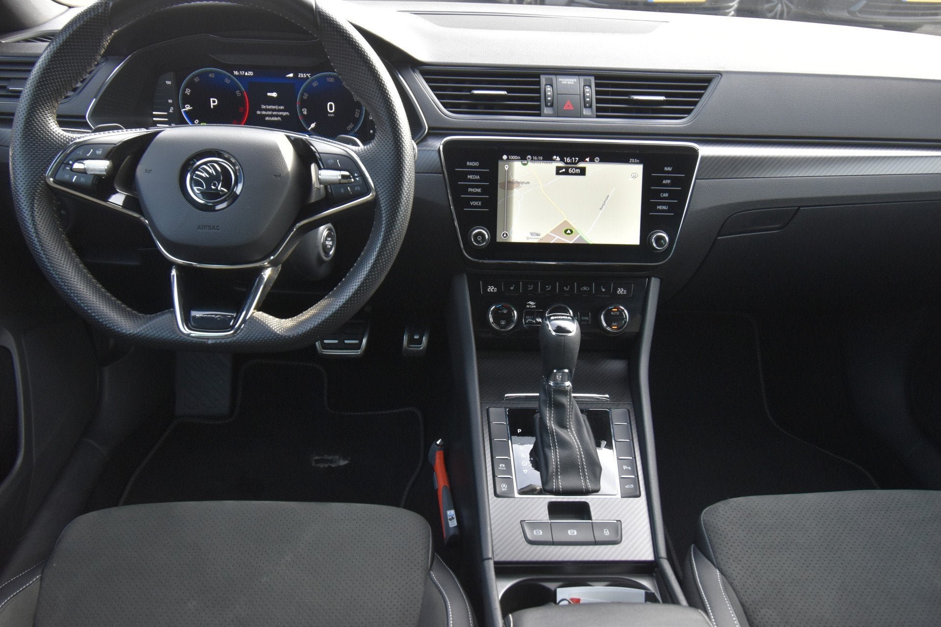 Skoda Superb Combi 1.5 TSI ACT Sportline Business , VIRTUAL, Auto's, 4 cilinders, 150 pk, Leder en Stof, Origineel Nederlands