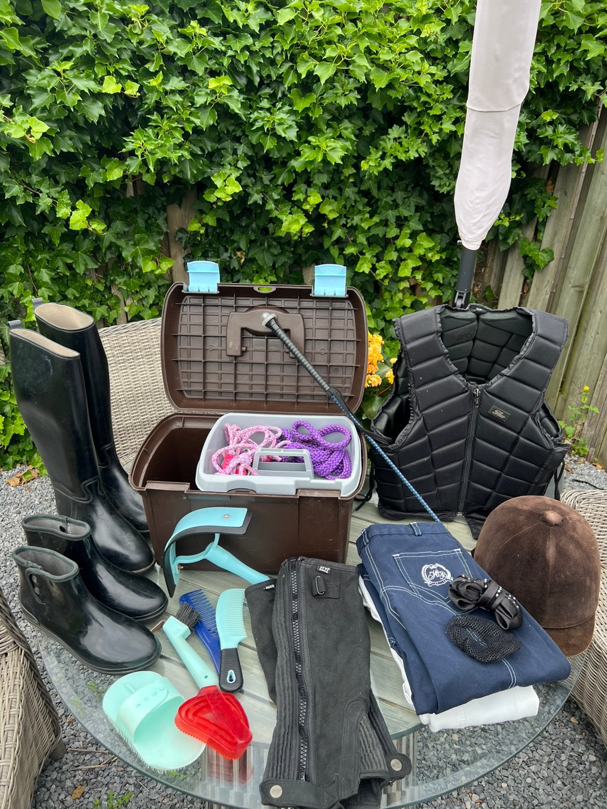 Paardrijspullen diverse:poetskoffer/laarzen/bodyprotector, Dieren en Toebehoren, Paarden en Pony's | Overige Paardenspullen, Ophalen