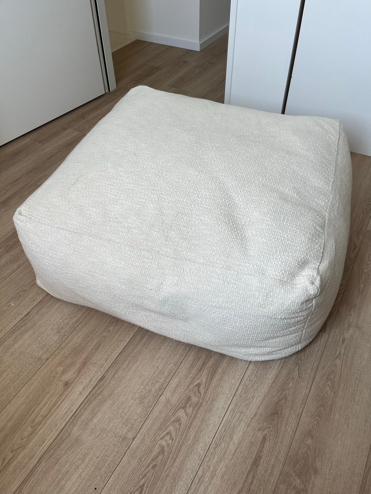 Bouclé poef Zara Home - Zo goed als nieuw, Ophalen, Beige, Zo goed als nieuw, Scandinavisch