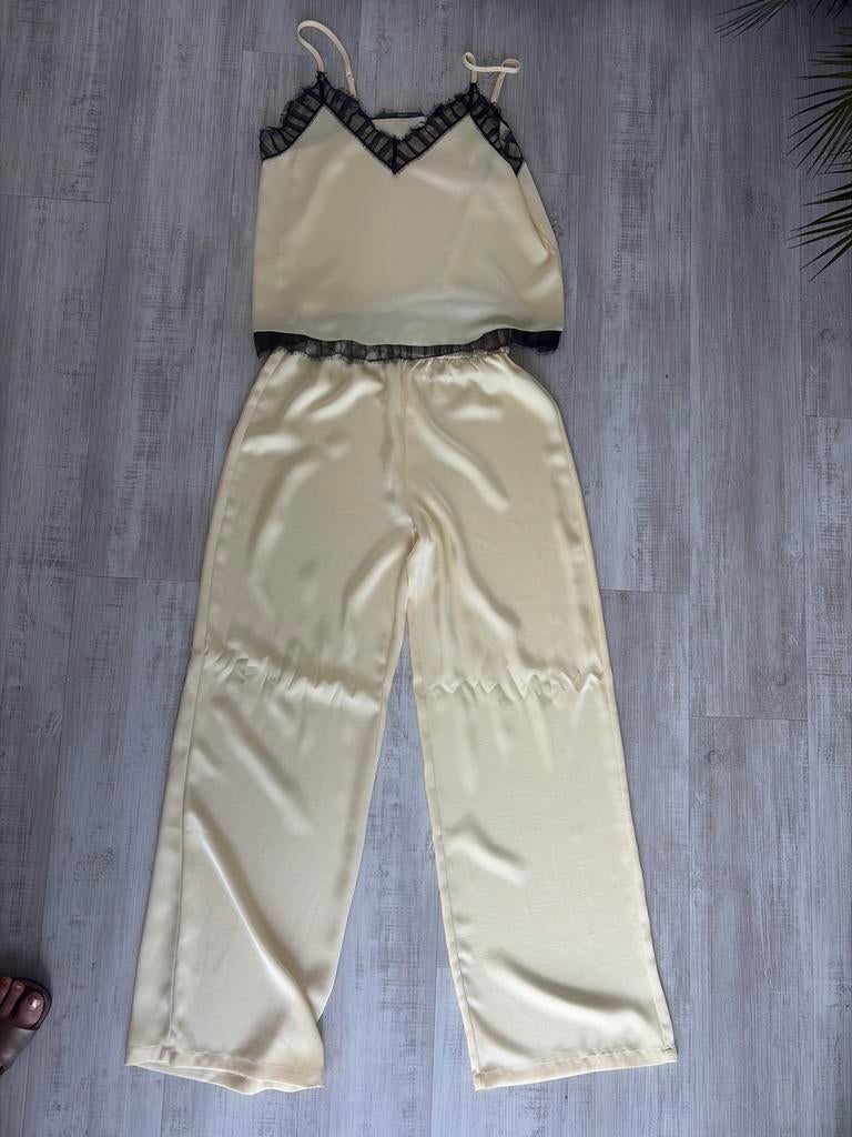 Nieuw satijn lichtgeel Shoeby set M feestelijk, Kleding | Dames, Jumpsuits, Ophalen of Verzenden, Nieuw