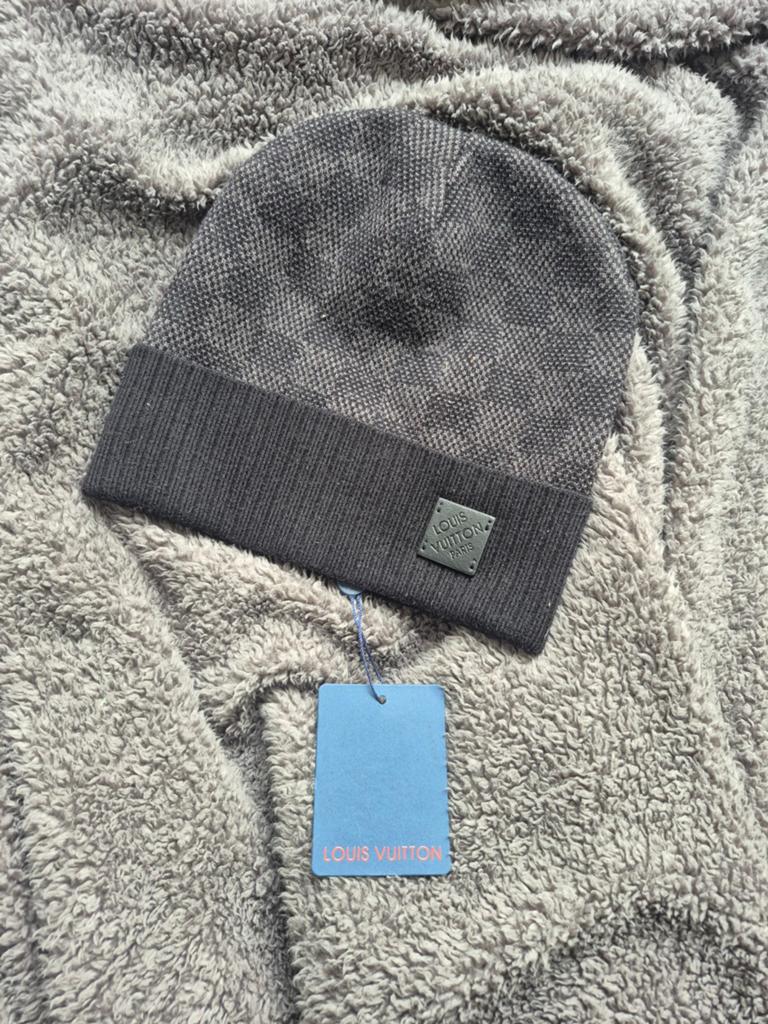 Lv beanie, Overige maten, Ophalen of Verzenden, Zo goed als nieuw, Louis Vuitton