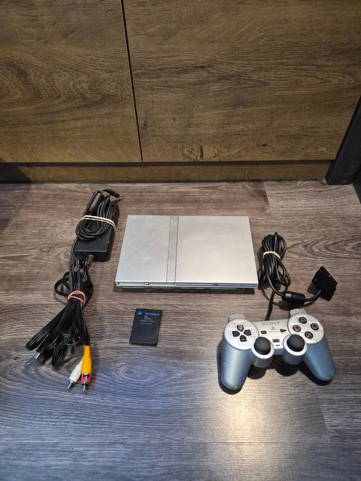 Playstation 2 slim platinum Met toebehoren, Spelcomputers en Games, Ophalen of Verzenden, Zo goed als nieuw, Met 1 controller