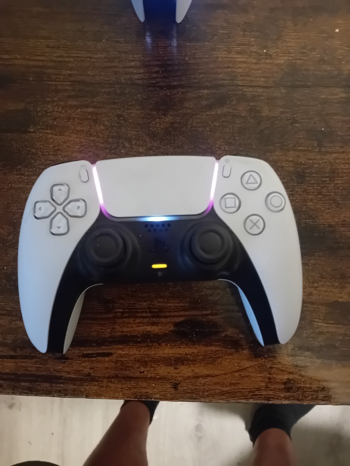 PS5 Digital Edition met controller en oplaadkabel