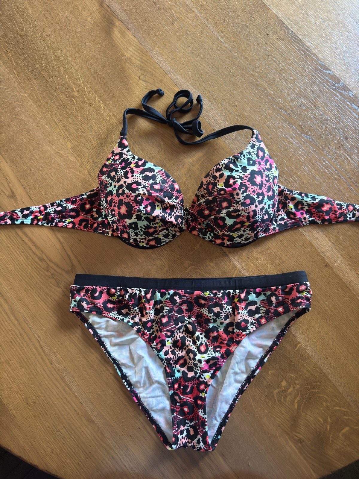 Bikini livera 40D, Kleding | Dames, Ophalen of Verzenden, Zo goed als nieuw, Meerkleurig, Bikini