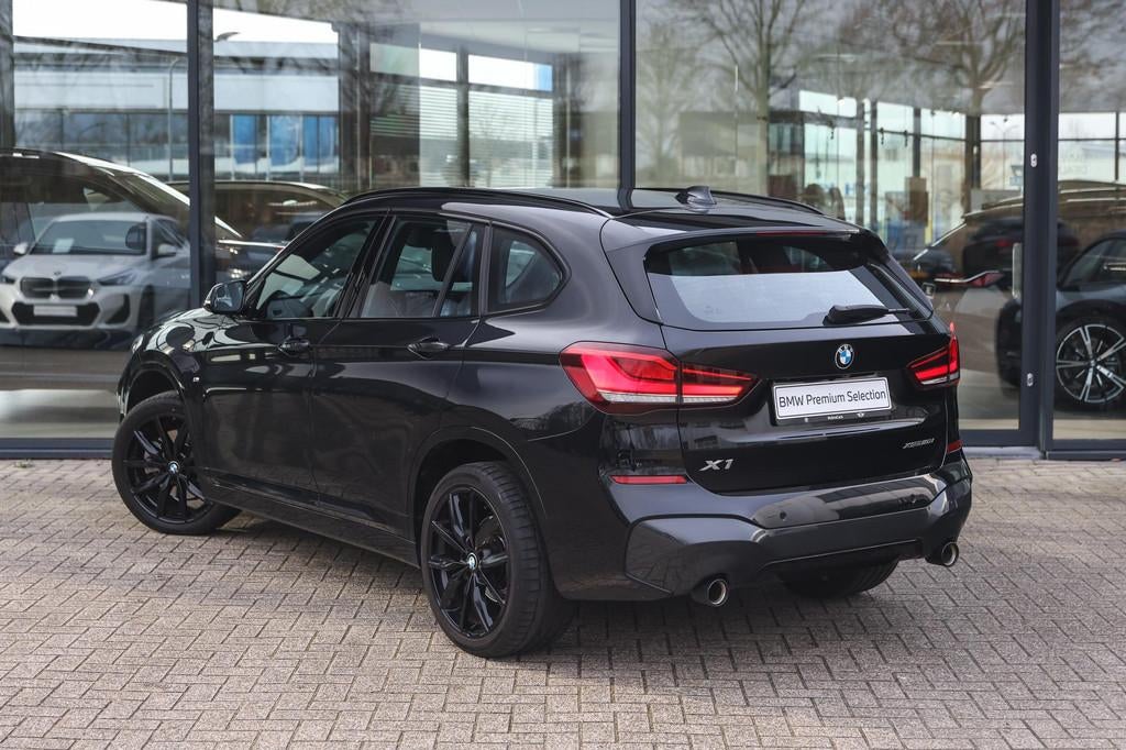 BMW X1 xDrive20i High Executive M Sport Automaat / Trekhaak, 1998 cc, Gebruikt, 4 cilinders, Zwart