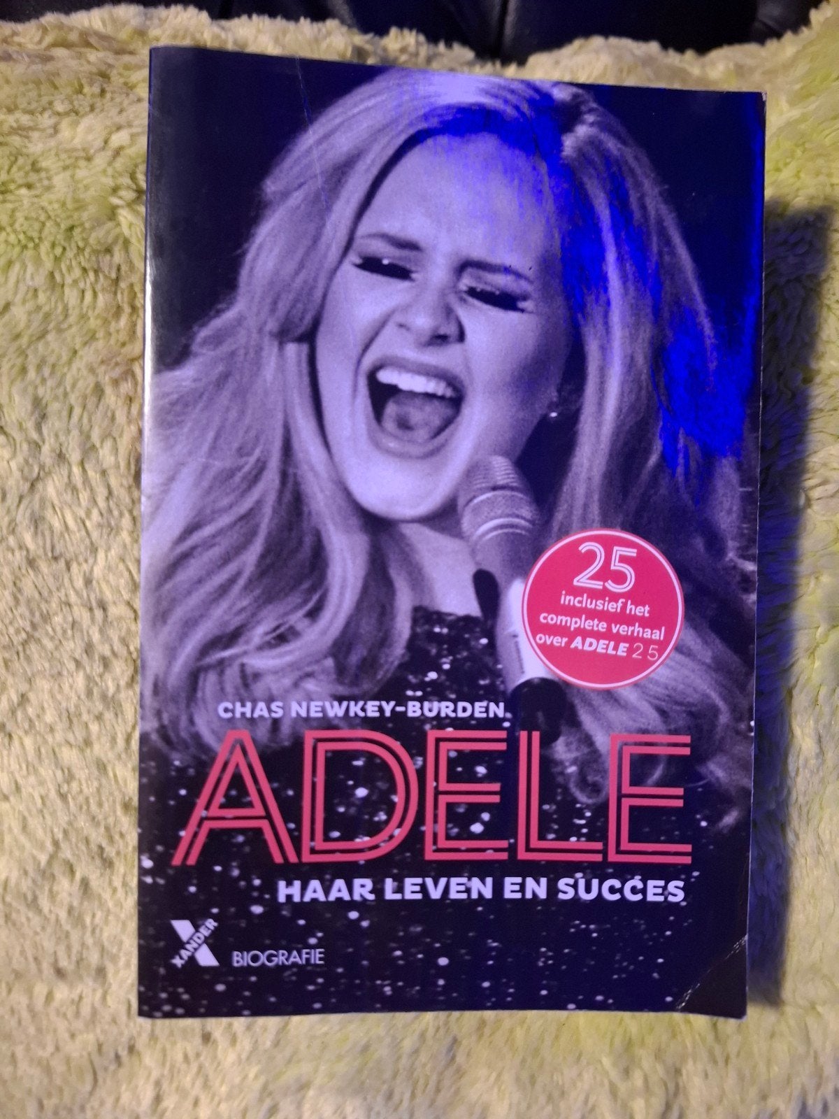 Adele: Haar Leven en Succes - Biografie, Ophalen of Verzenden, Zo goed als nieuw, Chas Newkey-Burden, Film, Tv en Media