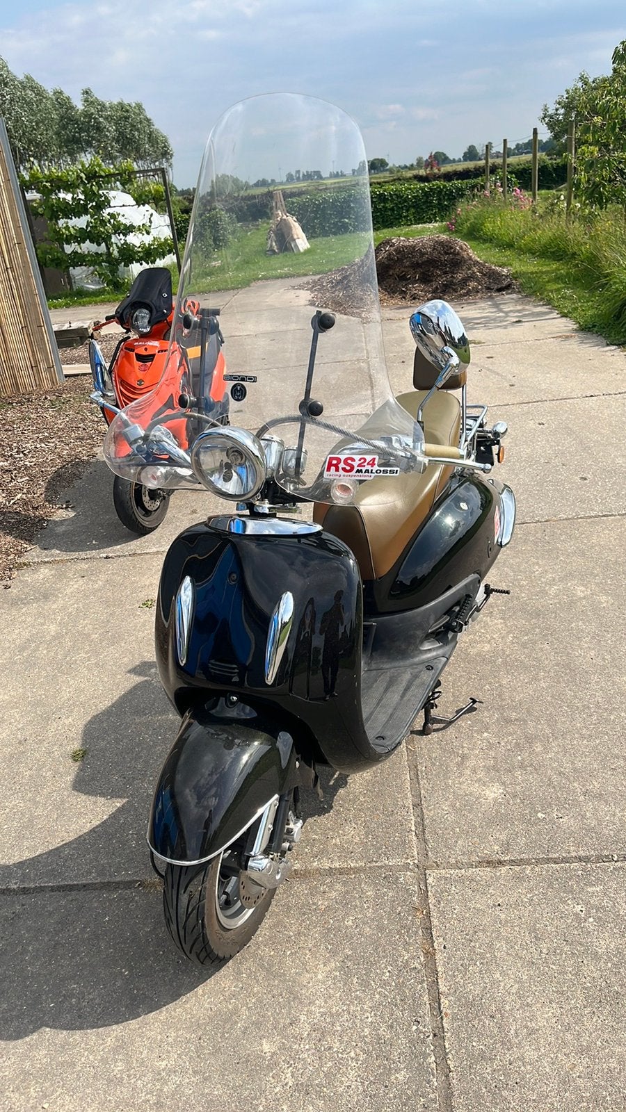 Benzhou scooter lees beschrijving, Fietsen en Brommers, Scooters | Overige merken, Ophalen, Gebruikt, Maximaal 45 km/u, Benzine