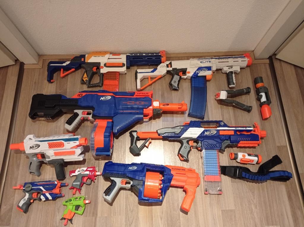 Uitgebreide set Nerf(6x geweer,3x pistool,1x uitbreidingset), Ophalen, Zo goed als nieuw
