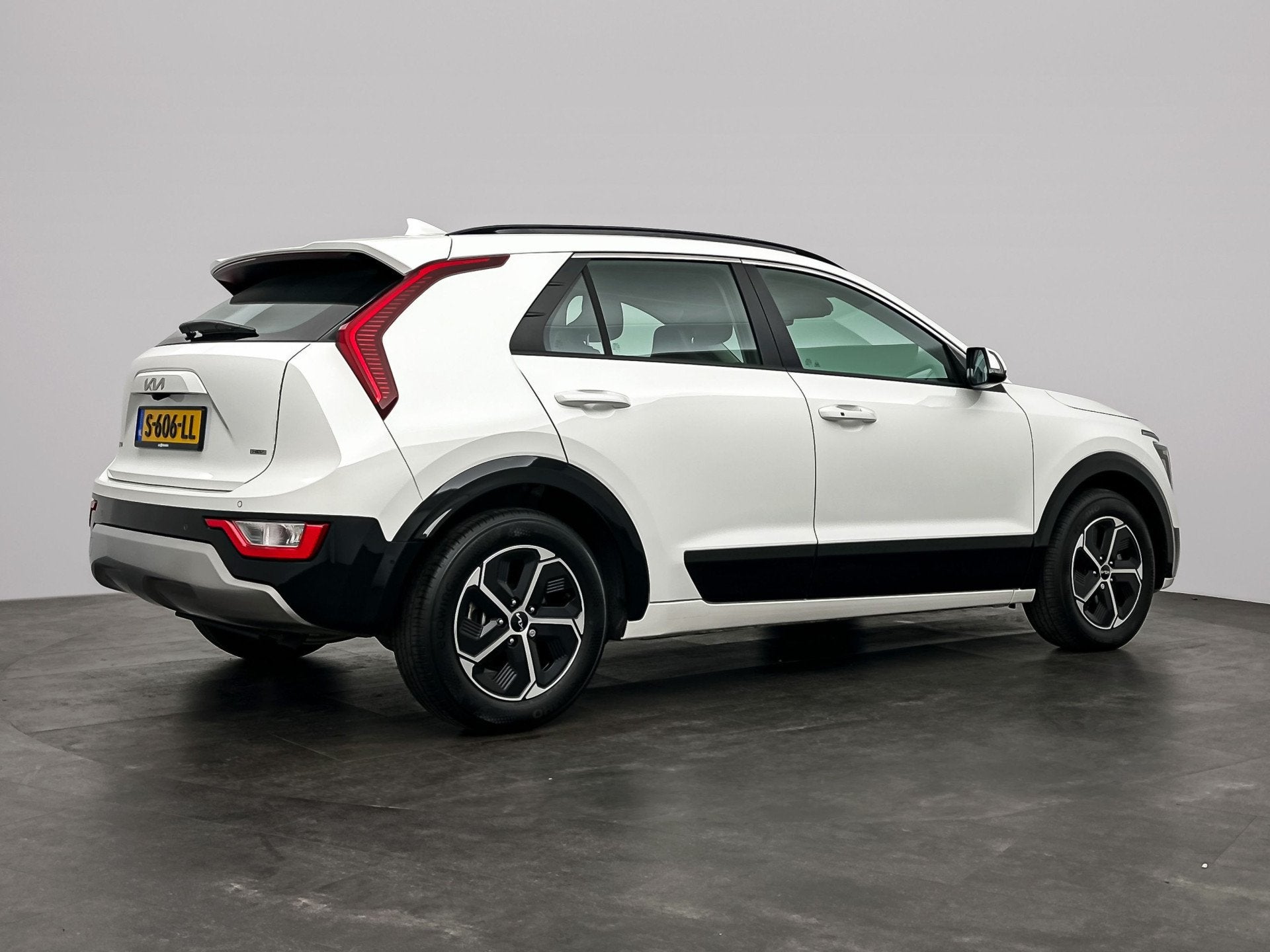 Kia Niro 1.6 GDi Hybrid DynamicLine Navigatie | Climate Cont, Gebruikt, Zwart, Leder en Stof, Origineel Nederlands
