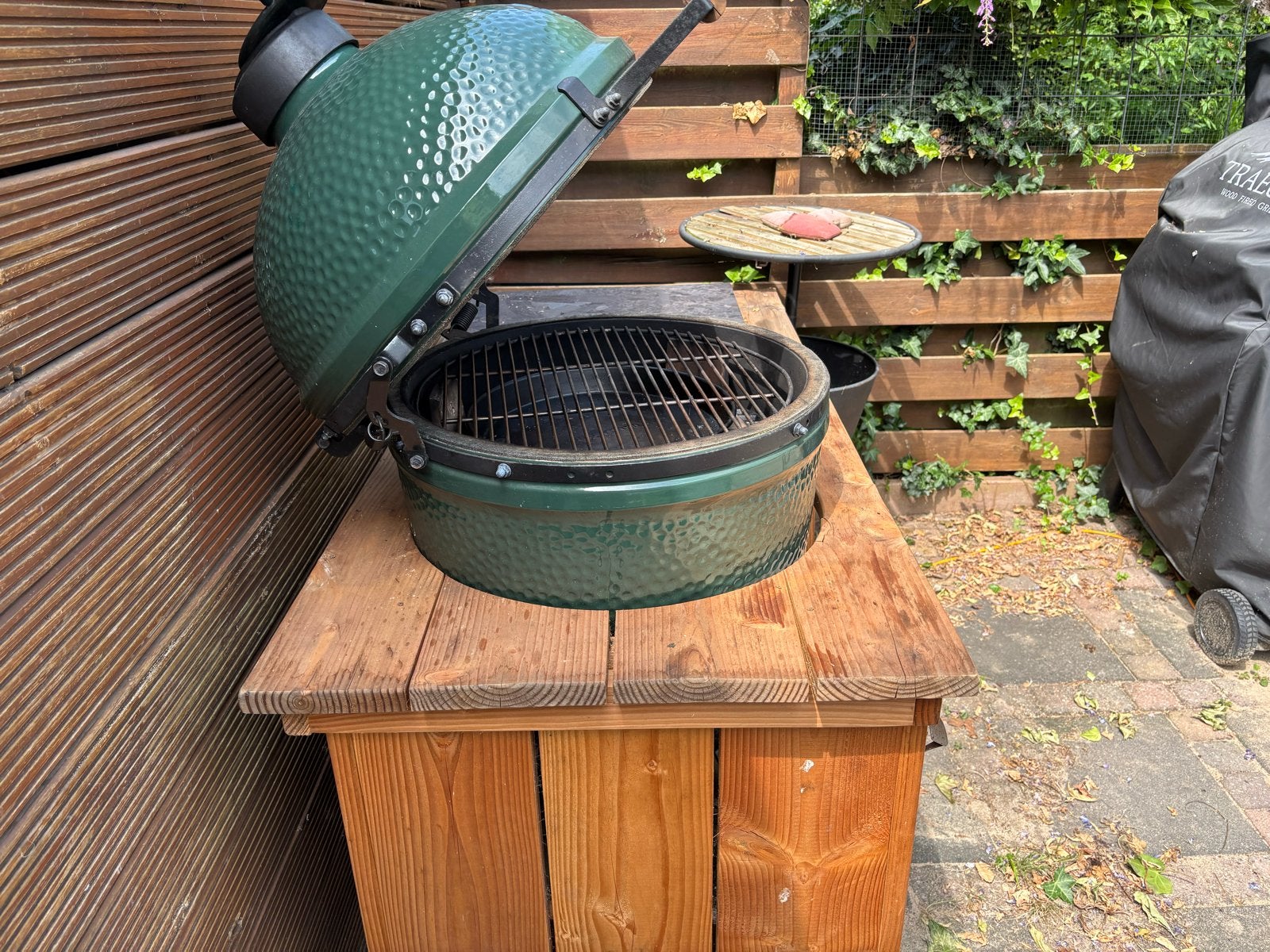 Big Green Egg Large met accessoires en Tafel, Tuin en Terras, Ophalen, Gebruikt