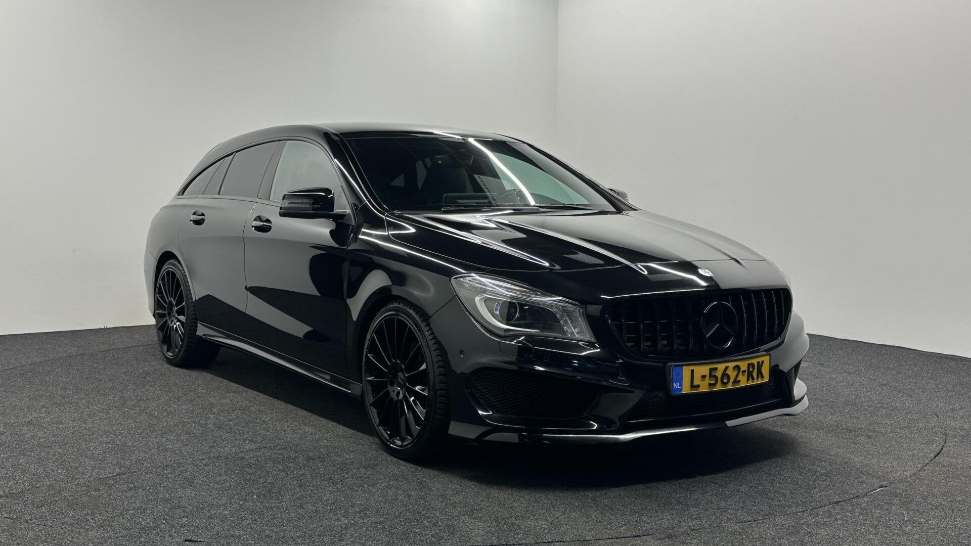 Mercedes CLA-klasse Shooting Brake 200 OrangeArt Edition AMG, CLA, 730 kg, Gebruikt, Met garantie (alle)