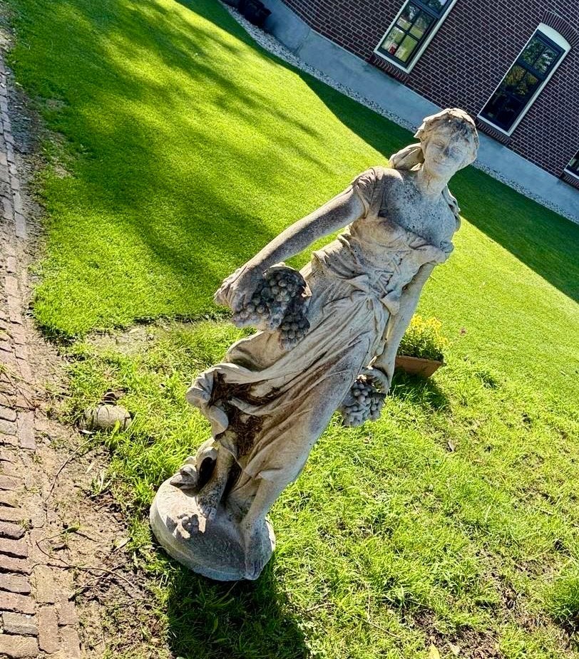 Vintage tuinbeeld met 2 waterpunten, Ophalen, Gebruikt, Steen, Mensenbeeld
