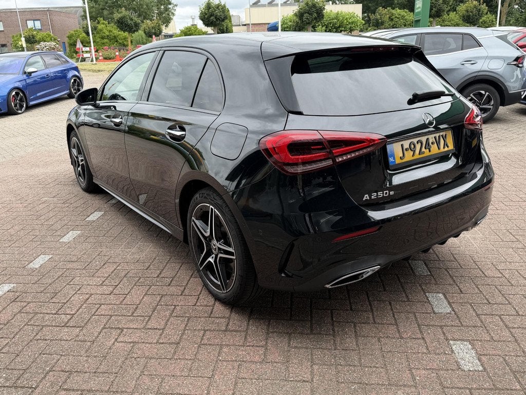 Mercedes-Benz A-klasse 250 e Business Solution AMG Limited P, Auto's, Mercedes-Benz, Gebruikt, 4 cilinders, 16 kWh, Leder en Stof