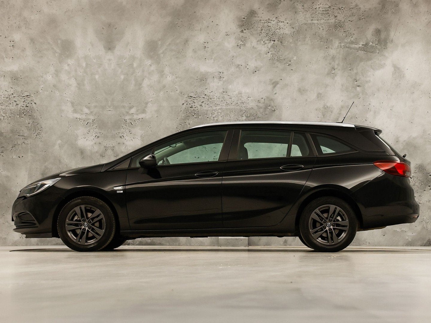 Opel Astra Sports Tourer 1.0 Turbo 120 Jaar Edition (APPLE C, Auto's, 12 maanden, Stof, Gebruikt, 1178 kg