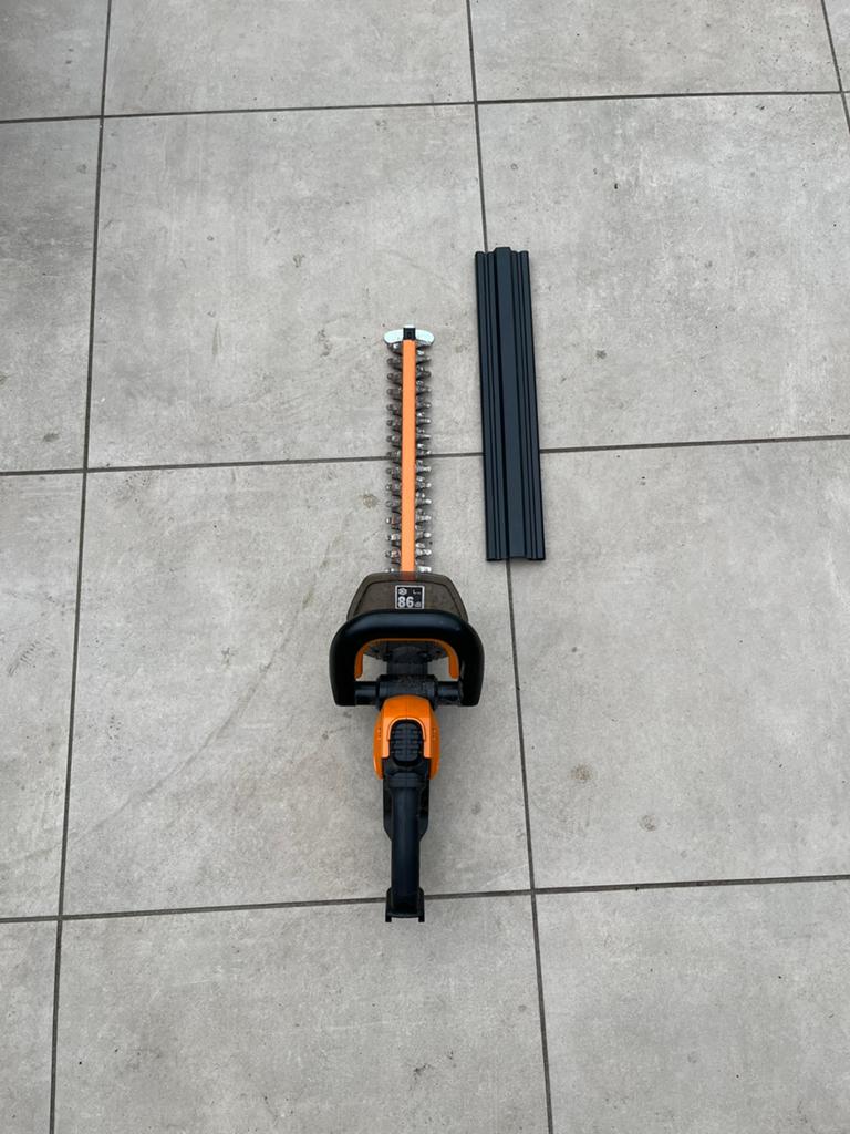 Heggenschaar met 44cm zaagblad, zo goed als nieuw, Ophalen, Zo goed als nieuw, Accu
