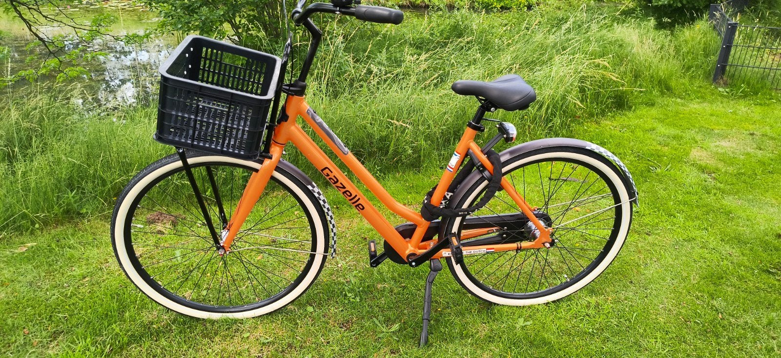 Gazelle stadsfiets oranje met mandje F1 model 2025 Zandvoort, Ophalen, Velgrem, Versnellingen, Zo goed als nieuw