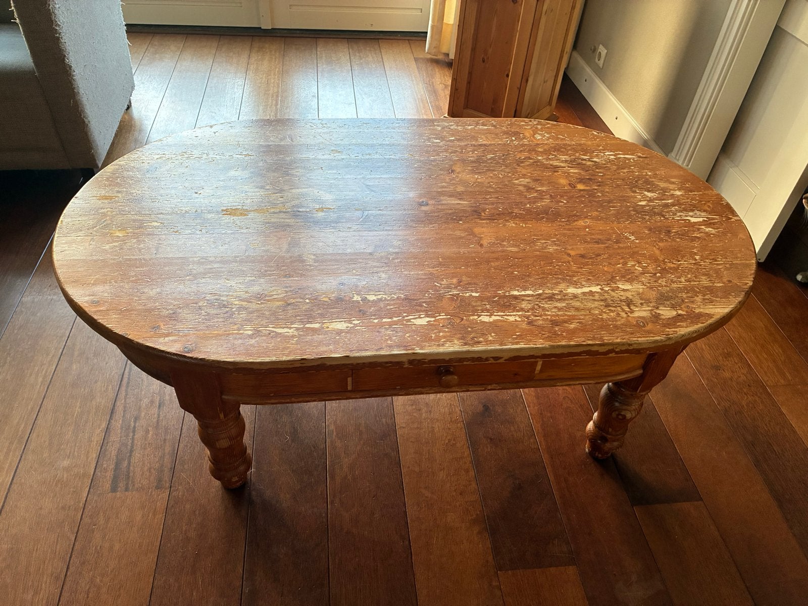 Opknapper: ovale grenen salontafel met lades - 80x138 cm, Huis en Inrichting, Ophalen, Gebruikt, 100 tot 150 cm, 50 tot 100 cm