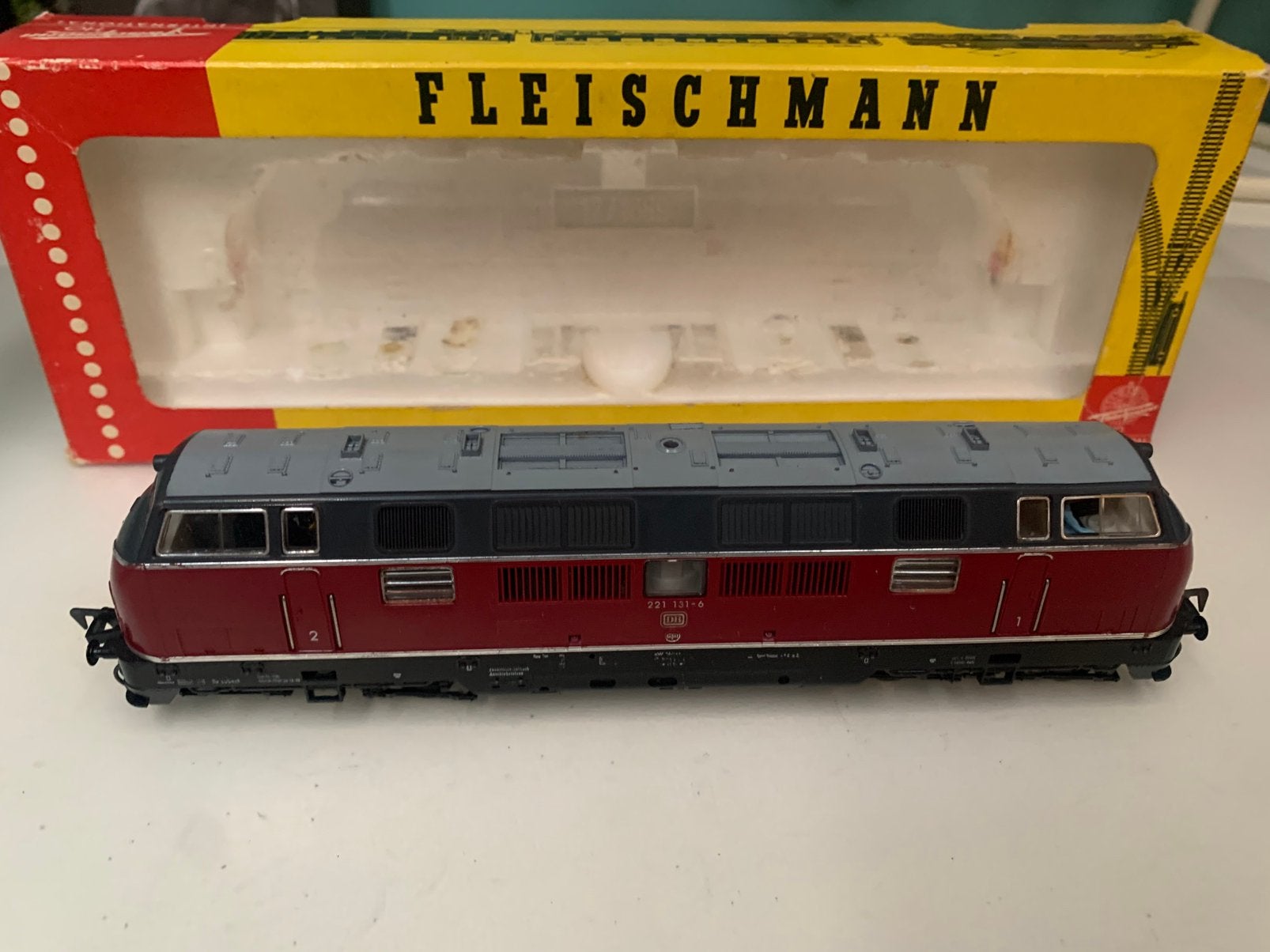 Fleischmann 4235 DB BR221 locomotief in OVP, Hobby en Vrije tijd, Gebruikt, Fleischmann, Ophalen of Verzenden, Analoog