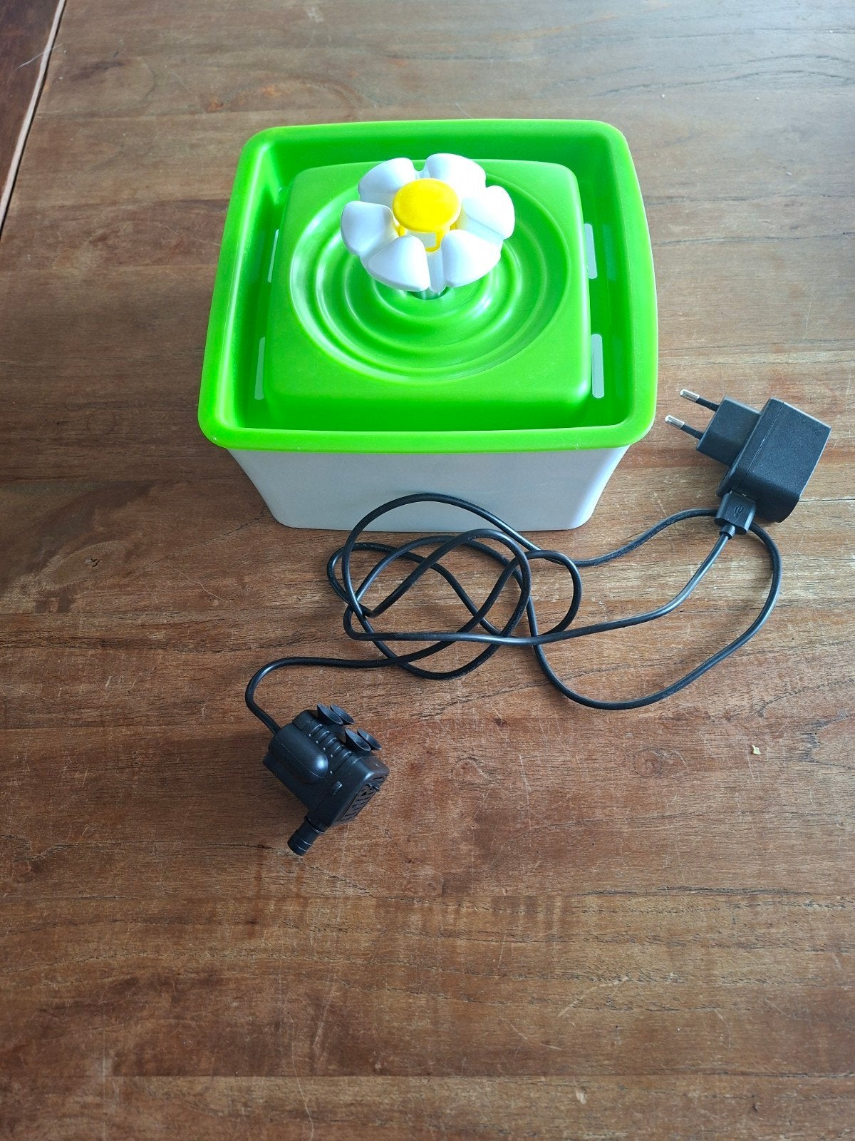 Drinkfontein voor katten (flower fountain), Dieren en Toebehoren, Ophalen of Verzenden, Zo goed als nieuw
