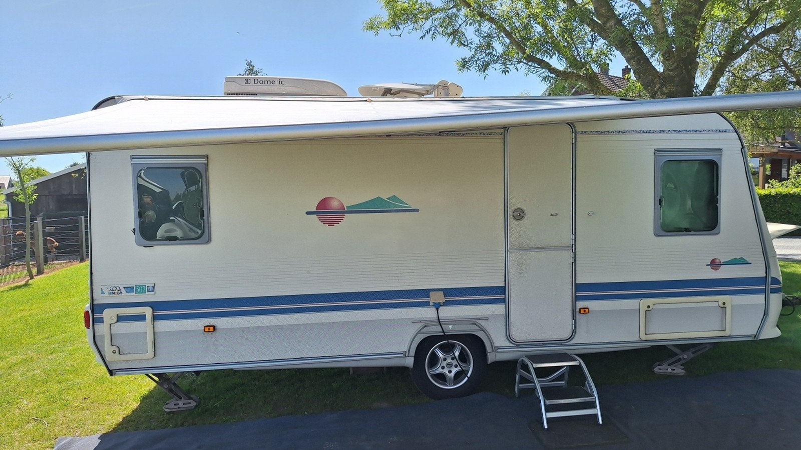 Adria caravan uit 2001 met airco en semi-automaat schotel, Particulier, Airco, Adria