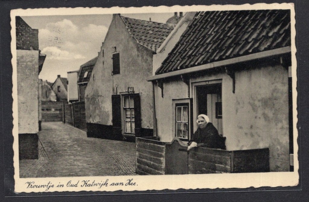Vrouwtje in KATWIJK AAN ZEE., Verzenden, 1920 tot 1940, Gelopen, Klederdracht