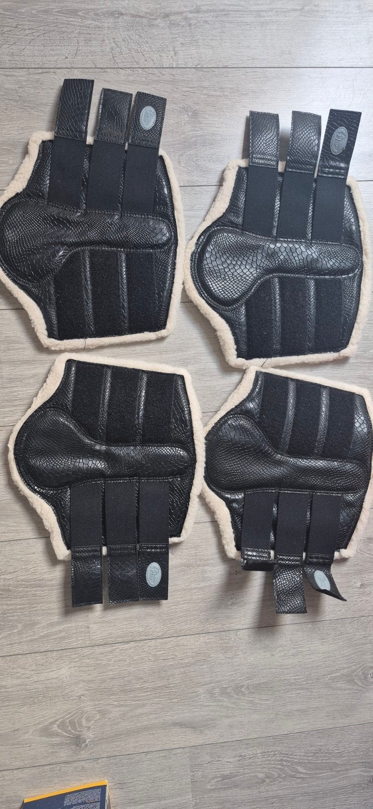 4x beenbeschermers paard (fries), Ophalen of Verzenden