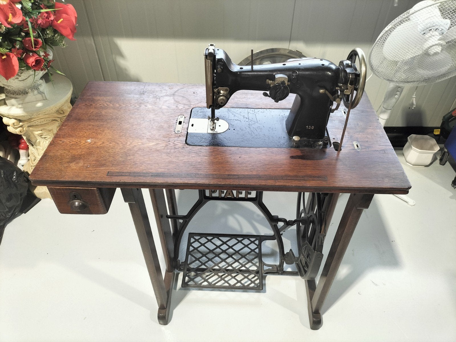 Antieke PFAFF naaimachine met houten onderstel, Antiek en Kunst, Ophalen