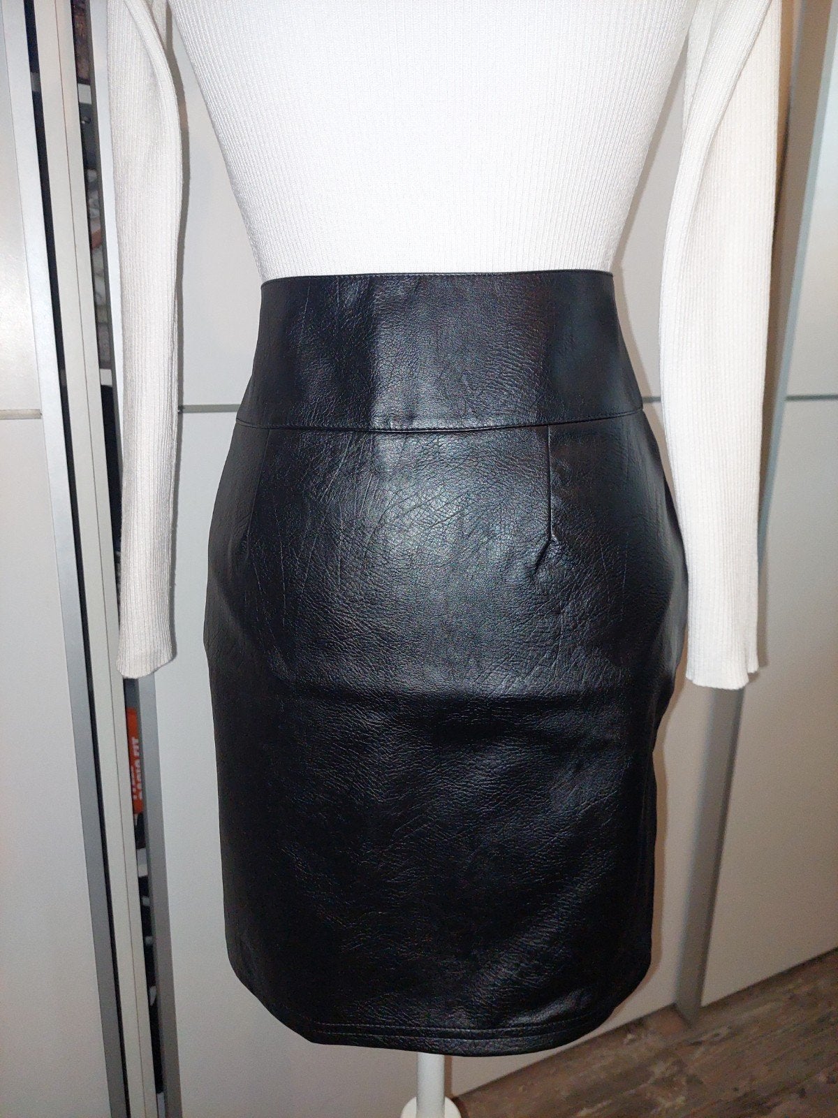 TE KOOP. Heel veel nieuwe, en zgan kleding. Waarde €2000, Ophalen, Overige typen, Allerlei merken, Maat 46/48 (XL) of groter