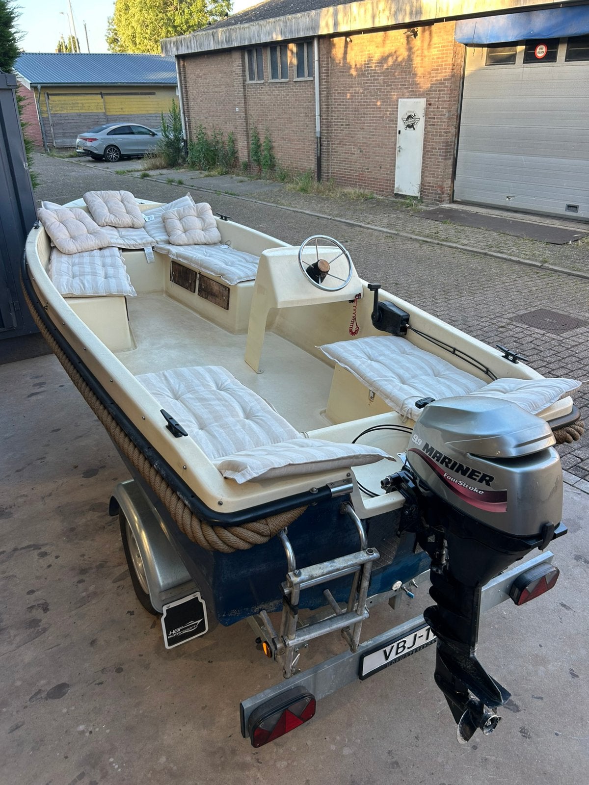 Sloep 430 occasion 2003 met 9.9 pk Mariner, Watersport en Boten, Sloepen, Zo goed als nieuw, Trailer, Buitenboordmotor, Ophalen of Verzenden