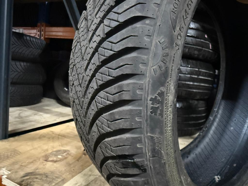 4x 195 45 16 84H Igreen ALL SEASON Demo DOT2021, Gebruikt, 16 inch, Ophalen of Verzenden, Band(en)