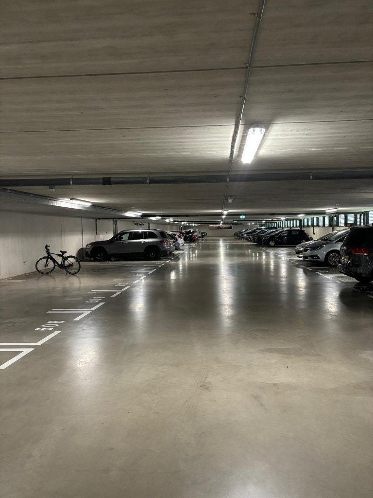 Parkeerplaats / parking spot te huur - Amsterdam Nieuw West, Ophalen