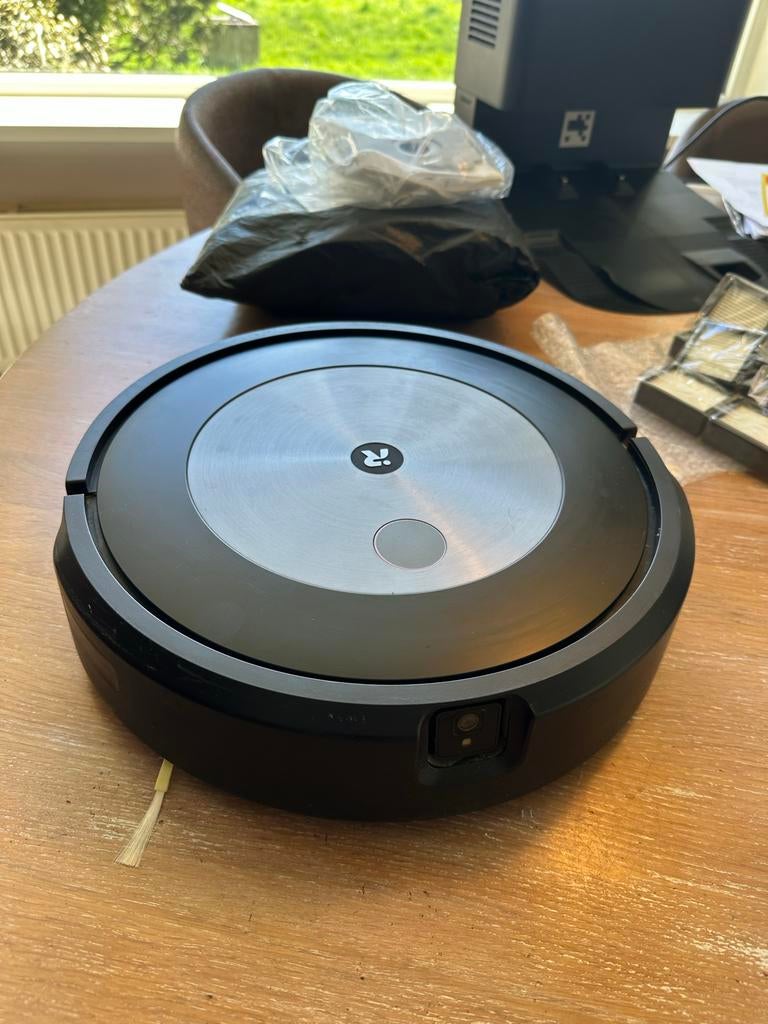 iRobot Roomba j7 Robotstofzuiger met zelflegende station, Ophalen, Zo goed als nieuw, Robotstofzuiger, Minder dan 1200 watt