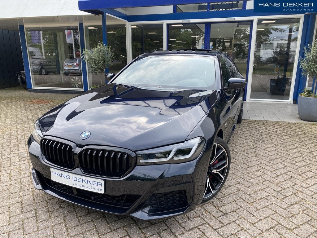 BMW 5-serie 545e xDrive Business Edition Plus S, Auto's, BMW, Gebruikt, 394 pk, 2000 kg, Zwart