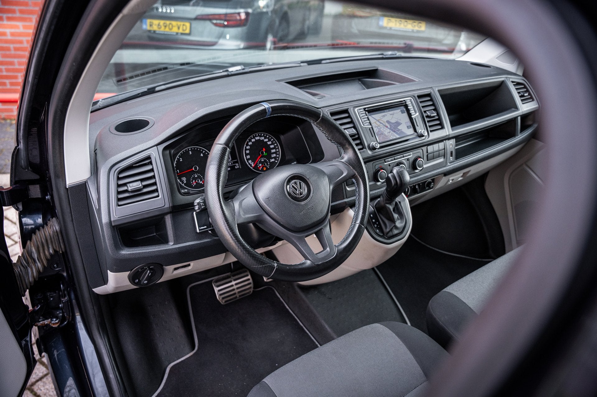 Volkswagen Transporter Kombi 2.0 TDI 150pk DSG aut. | 9 pers, Auto's, Gebruikt, 150 pk, Blauw, 2500 kg