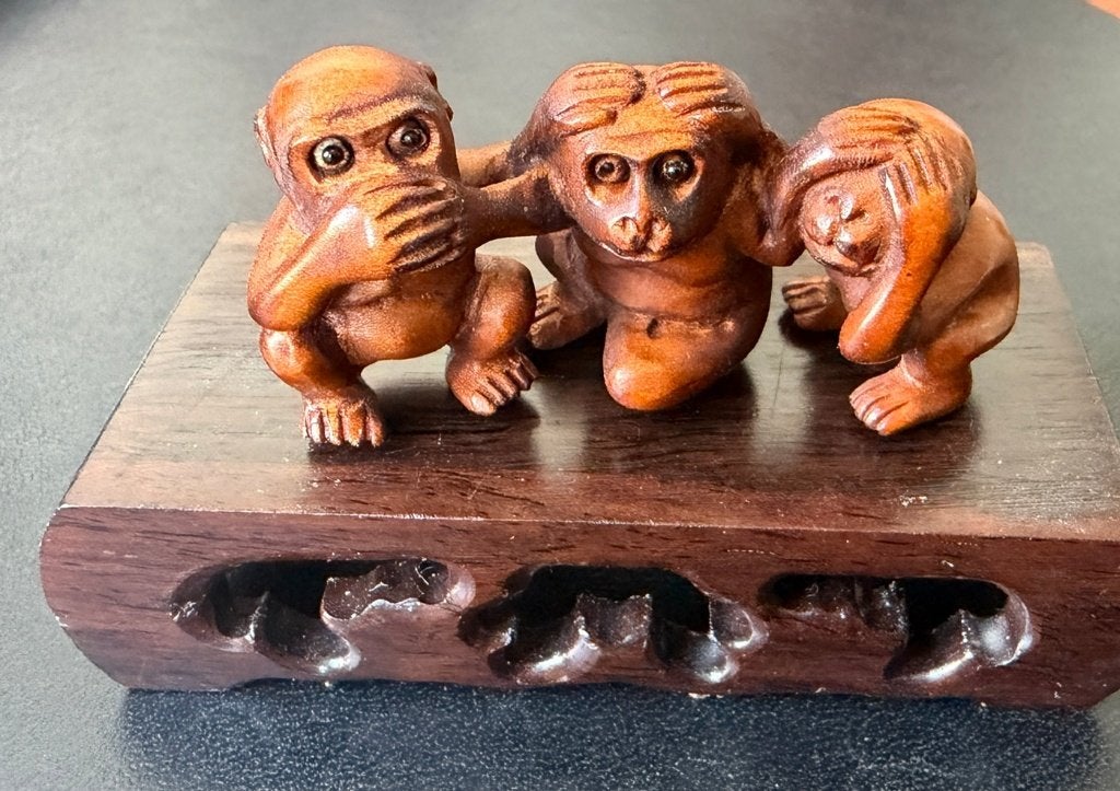 Hardhouten Netsuke van drie apen horen zien en zwijgen Japan, Antiek en Kunst, Kunst | Niet-Westerse kunst, Hout, Ophalen of Verzenden
