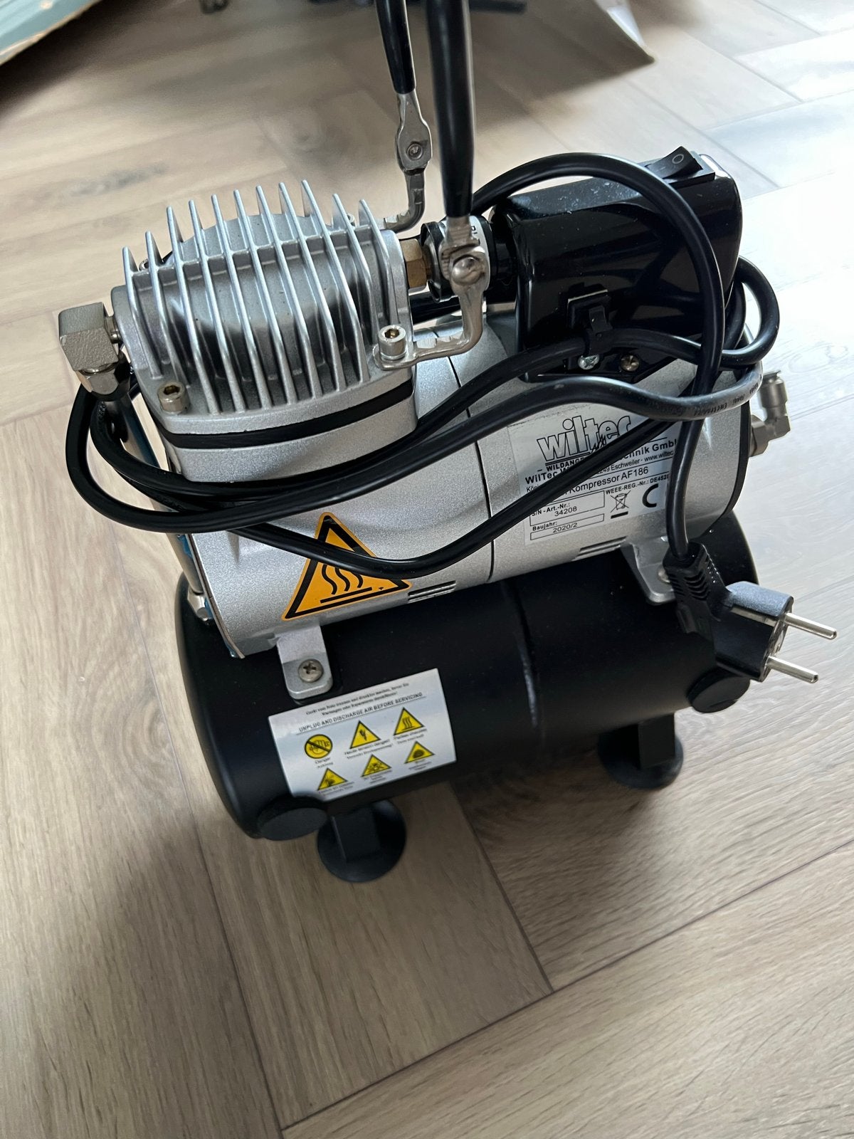 Wiltec AF186 Compressor voor airbrush en kleine klussen, Ophalen, 6 tot 10 bar, Zo goed als nieuw, Minder dan 200 liter/min