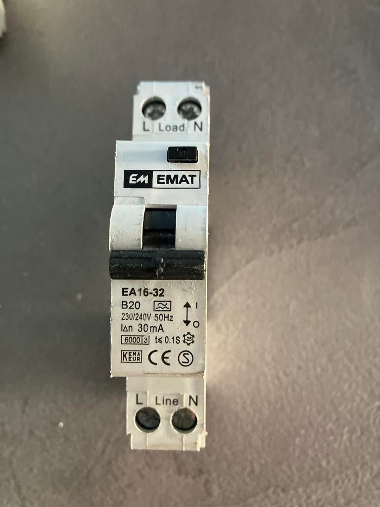 EMAT EA16-32 B20 Aardlekschakelaar 30mA, Hobby en Vrije tijd, Elektronica-componenten, Ophalen of Verzenden, Gebruikt