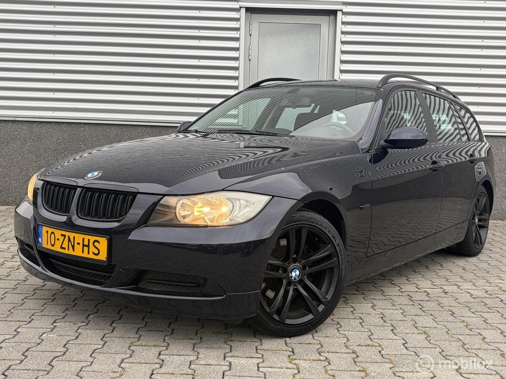 BMW 3-serie Touring 318i Business Line,Airco-Cruise-Trekhaak, Auto's, Achterwielaandrijving, Zwart, Blauw, Handgeschakeld