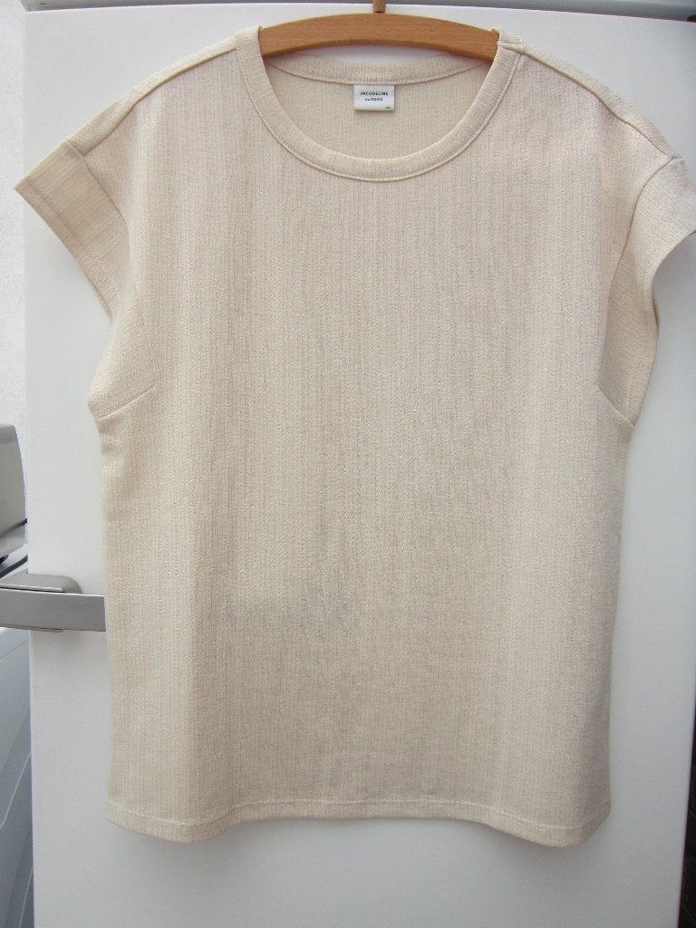 Mooie T-shirt, Beige. Maat: S. Merk: Jacqueline de Yong, Beige, Ophalen of Verzenden, Zo goed als nieuw, Korte mouw