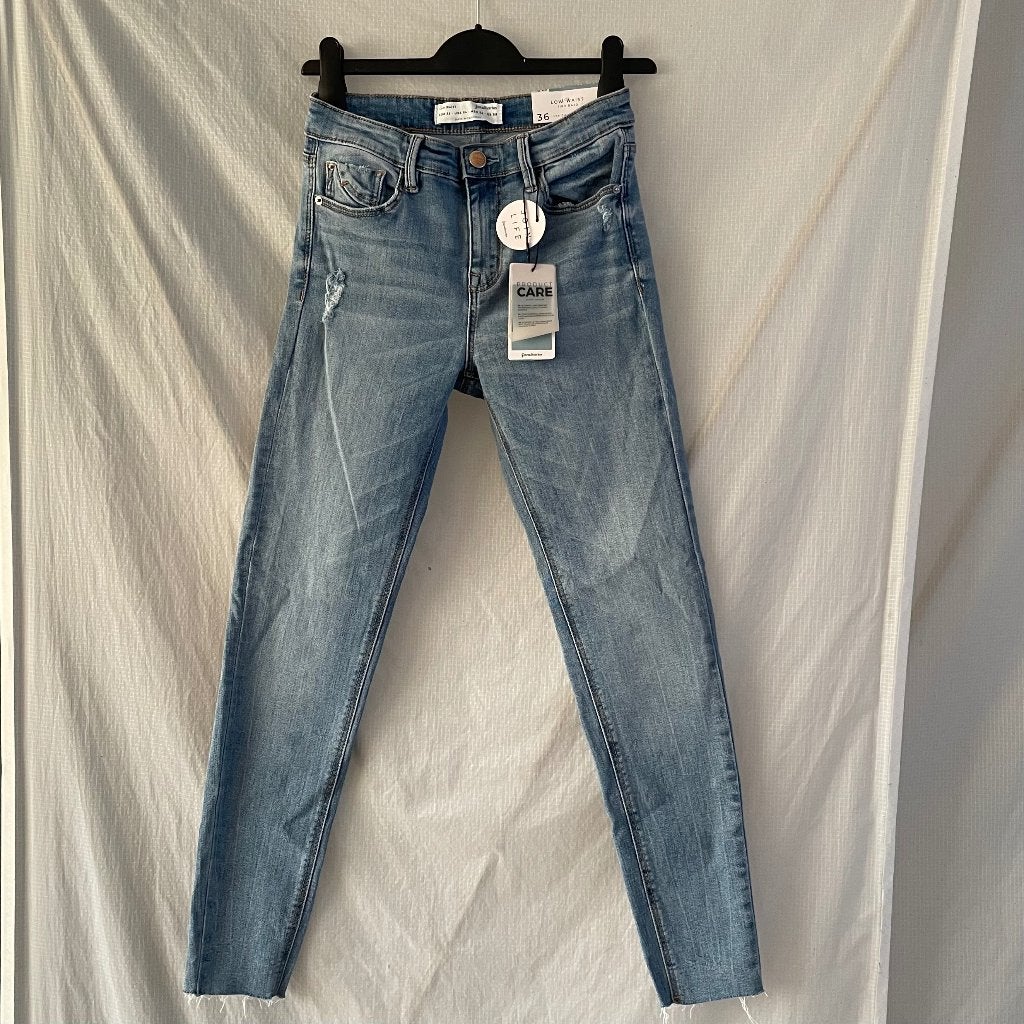 Stradivarius skinny jeans, low waist. Maat 36 – nieuw, Blauw, Nieuw, Ophalen of Verzenden, W28 - W29 (confectie 36)