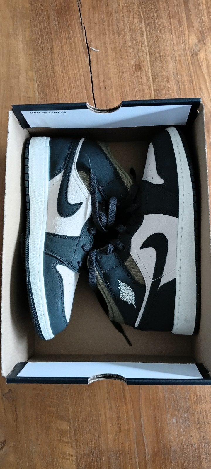 Air Jordan 1 Mid SE (GS) - Nieuw in doos, Kleding | Heren, Schoenen, Ophalen, Overige kleuren, Nieuw, Nike Air Jordan