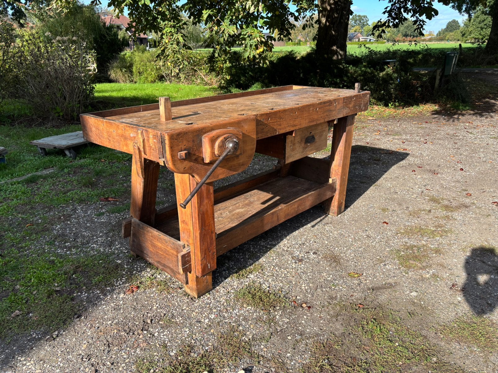 Oude Timmermanswerkbank of badkamer meubel of sidetable, Ophalen