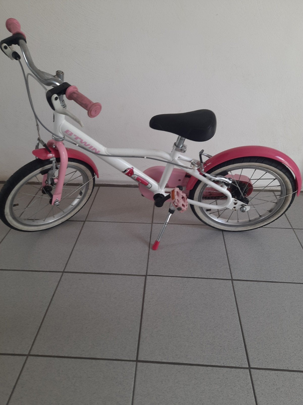 Meisjesfiets BTWin met 16 inch  wielen.         
Mooie orig, Ophalen, Velgrem, BTWIN, 16 tot 20 inch