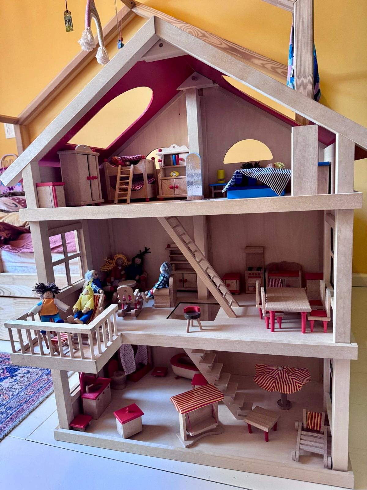 Goki Houten Poppenhuis met Meubels en Poppen, Ophalen, Zo goed als nieuw, Poppenhuis